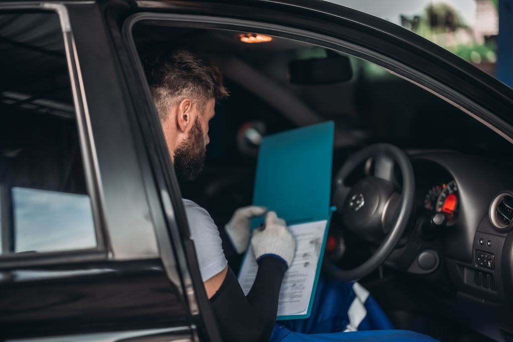 auto-mechanic-analyze-troubleshoot-address.jpg