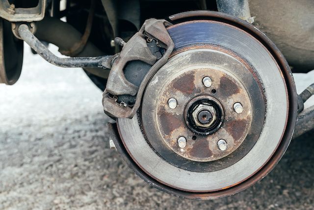 car-wheel-hub-with-brake-disc.jpg