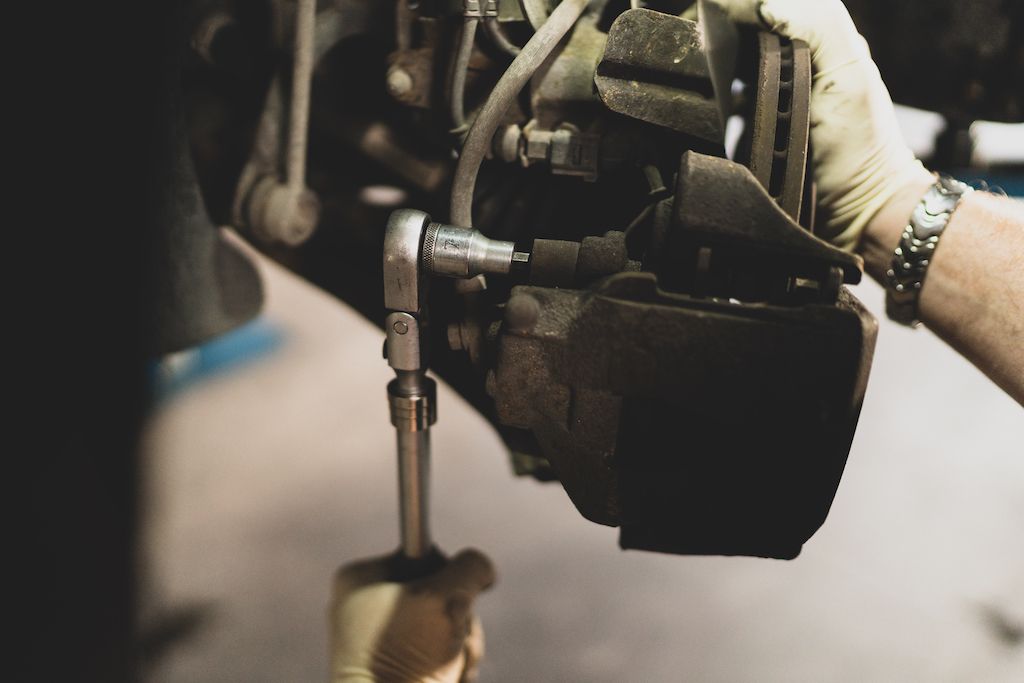 change-of-car-brakes-and-brake-discs-1.jpg