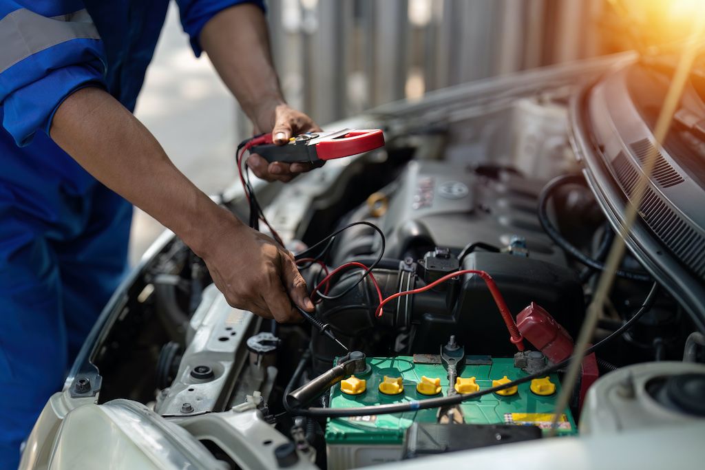 close-up-technician-uses-multimeter-voltmeter.jpg