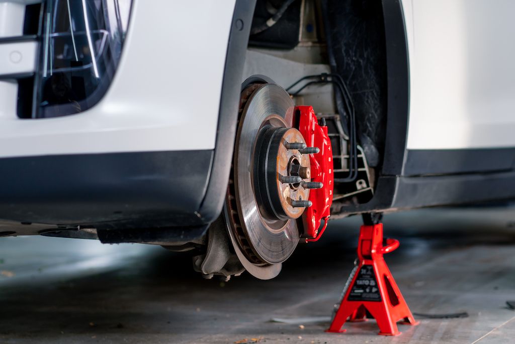 detailing-of-the-brake-disc-and-bumper.jpg